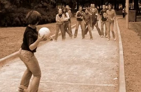 Детство без гаджетов: рассказываем о забытых играх советских дворов