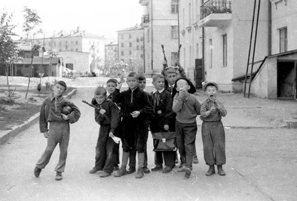 Детство без гаджетов: рассказываем о забытых играх советских дворов